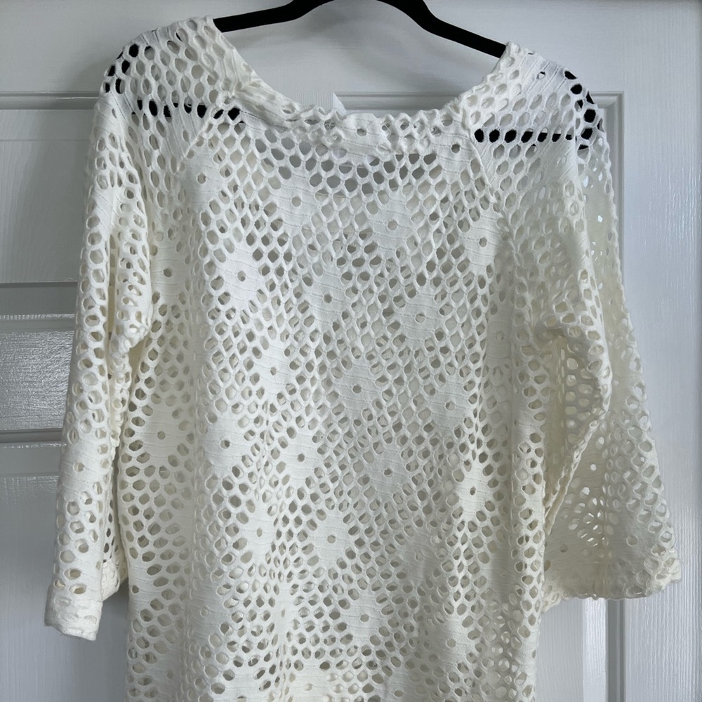 White Hi lo crochet circle hem top